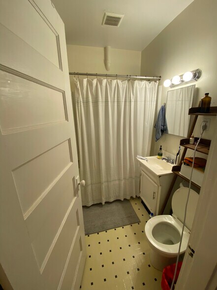 Building Photo - 123 Park St