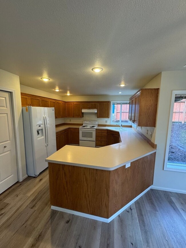 Building Photo - Single level home ~3 Bedroom ~ 2 bath House in Great Location with A/C