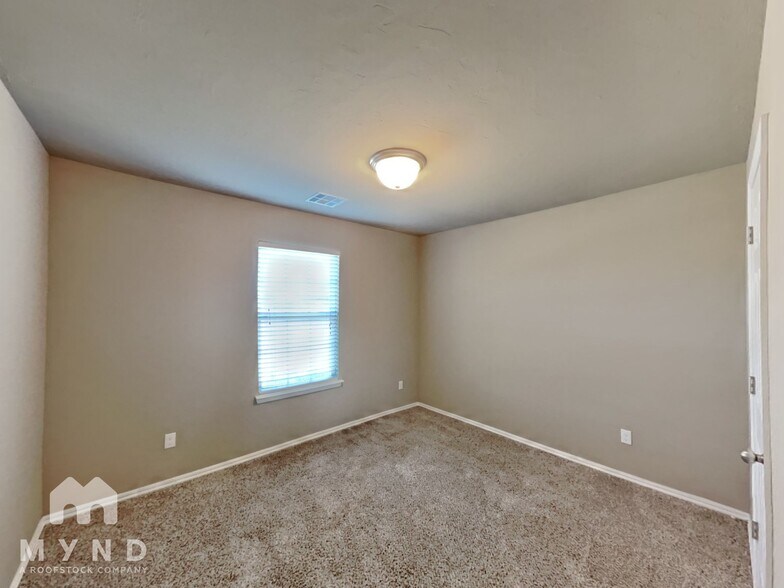 Building Photo - 3412 SE 95th St