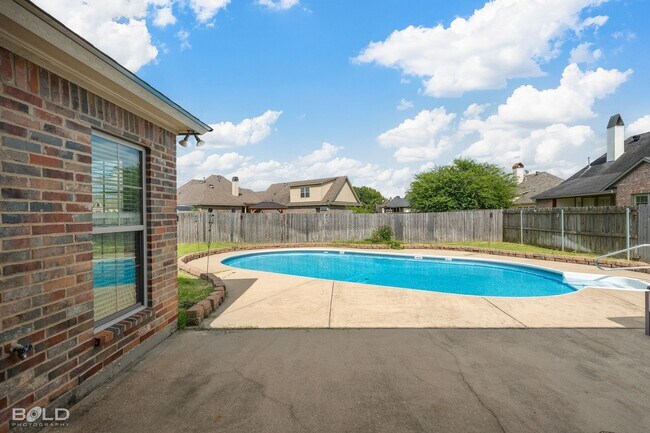 Building Photo - Norris Ferry Landing with Pool