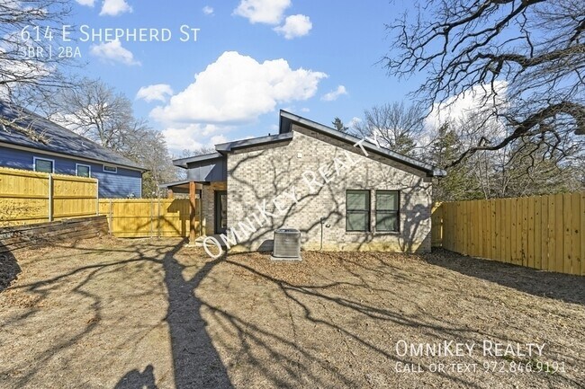 Building Photo - 614 E Shepherd St