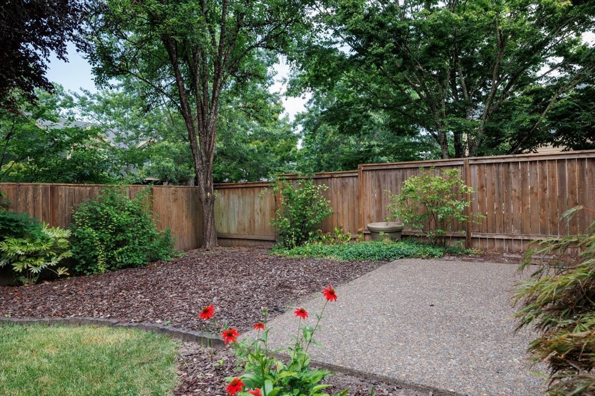 Patio for Dinning - 281 N Royal Oak St