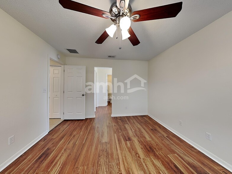 Building Photo - 12241 Woodglen Cir