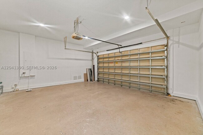 Building Photo - 3040 SW 44th St