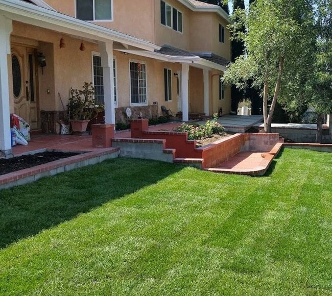 Building Photo - 11326 Reseda Blvd