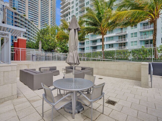 Building Photo - 1155 Brickell Bay Dr