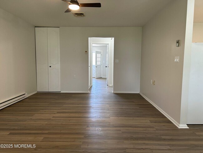 Building Photo - 1174C Clydebank Ct