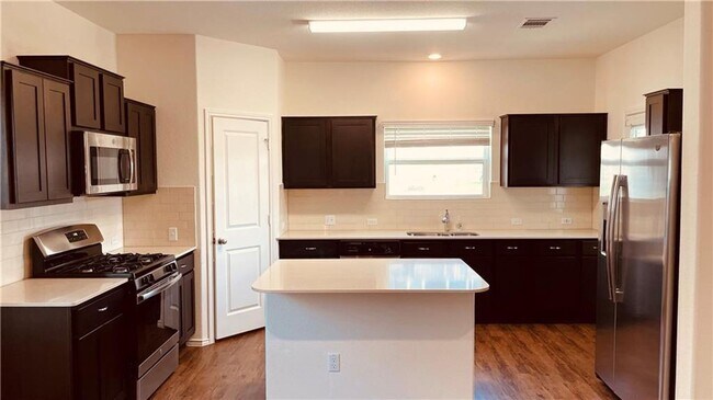 Building Photo - Orchard Ridge  4 / 3.5
