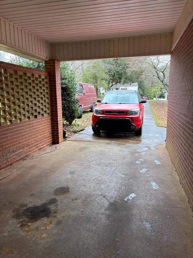 Building Photo - Fully Furnished and Move-in Ready: Charming 2BR/1BA Home