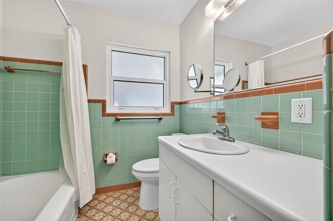 Building Photo - 2716 14th St N