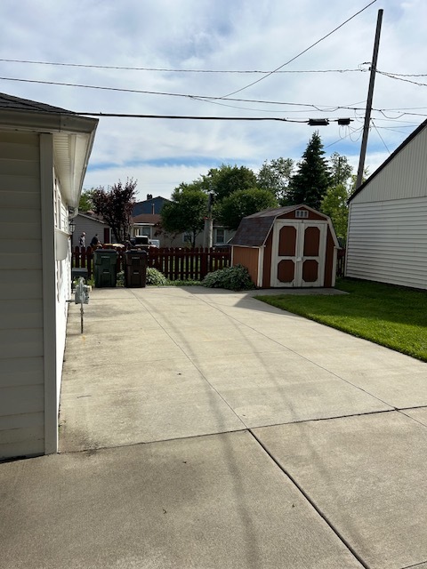 View of parking area & shed - 9419 Durand Ave