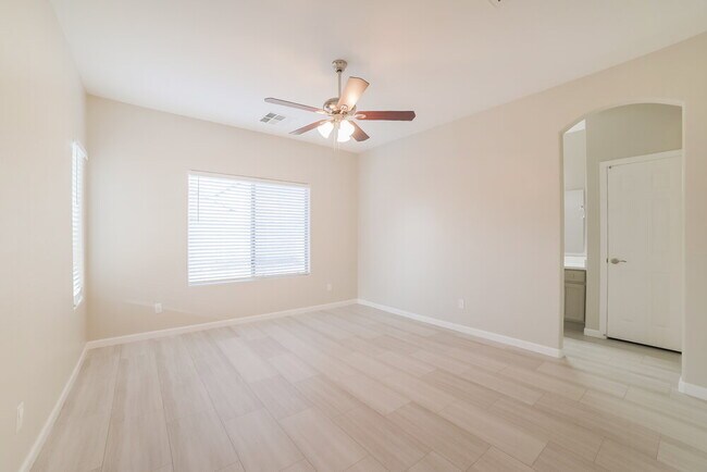 Building Photo - 10240 W Chipman Rd