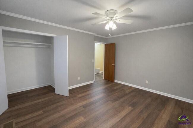 Building Photo - 316 Julianne St