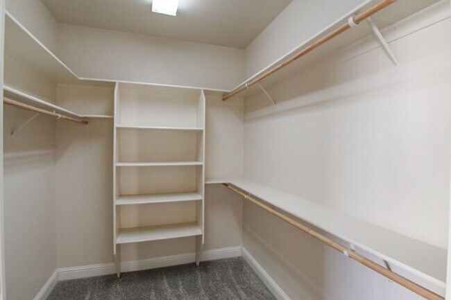 Building Photo - Spacious Home Near Mountain View School with a 3 Car Garage