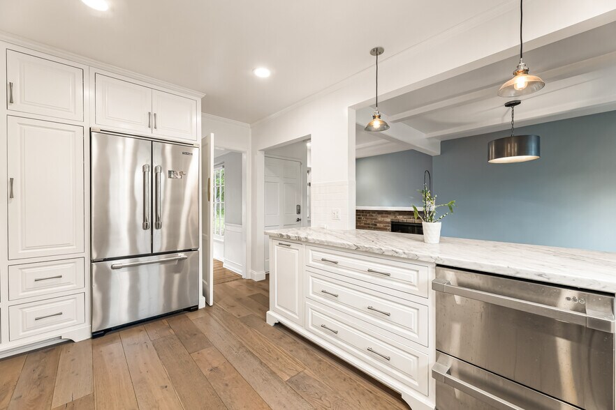 Building Photo - 2450 Hermosita Dr