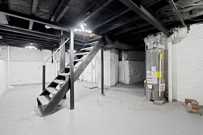 Building Photo - MOVE IN SPECIAL! SCORE HALF OFF 1ST MONTH'...