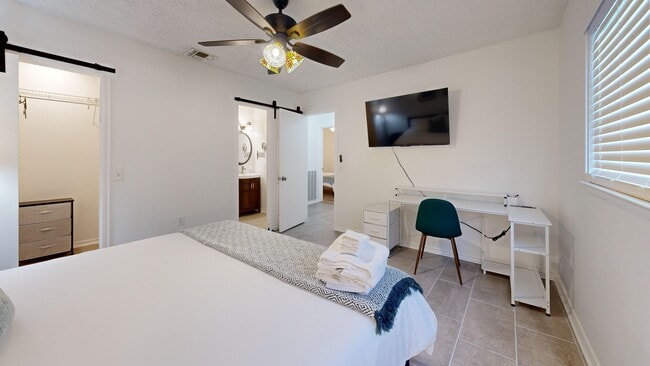 Building Photo - 12827 Independence Ave