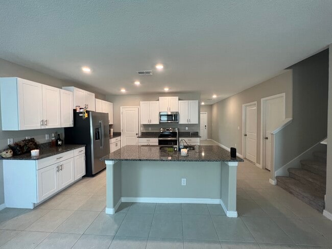 Building Photo - 352 Argyll Dr