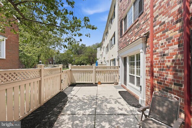 Building Photo - 1329 N Van Dorn St
