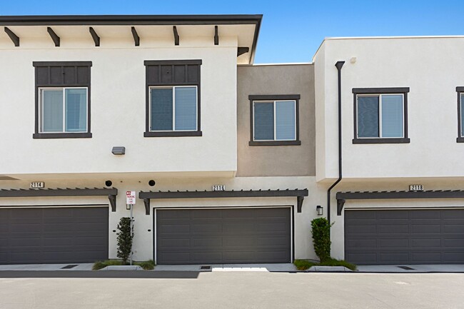 Building Photo - 2116 Solara Ln