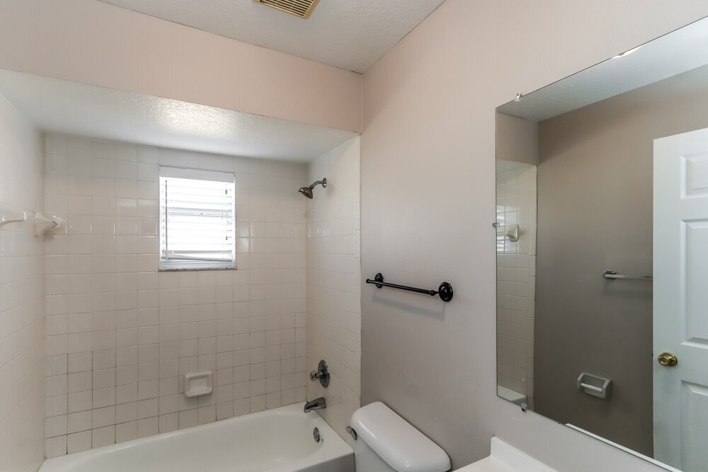 Building Photo - 1710 Wakefield Dr