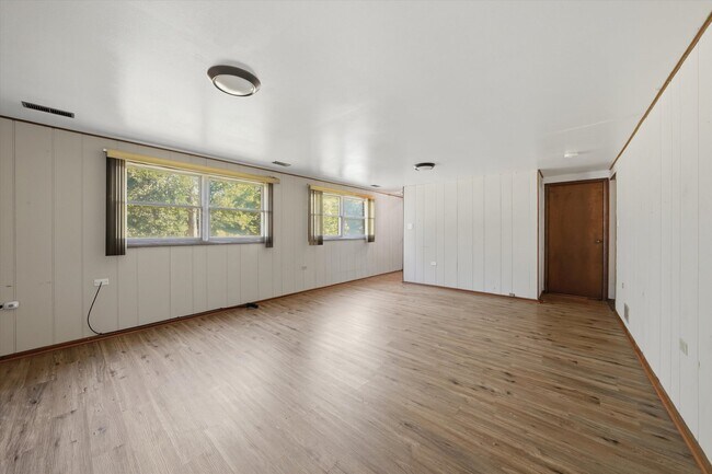 Building Photo - 4050 Violet Ln