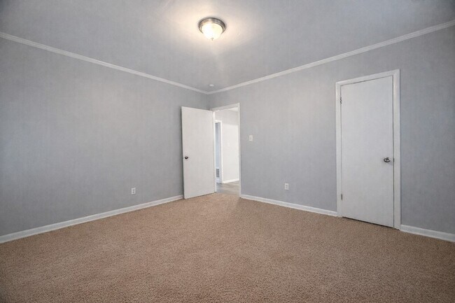 Building Photo - 2012 Enolam Blvd SE