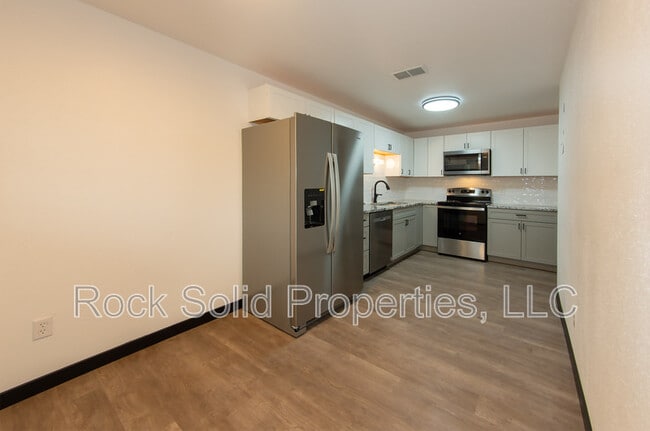 Building Photo - 312 E 27th St