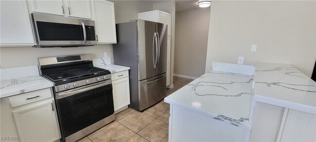 Building Photo - 830 Carnegie St