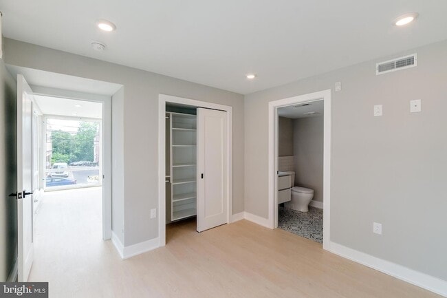 Building Photo - 6604 Ridge Ave