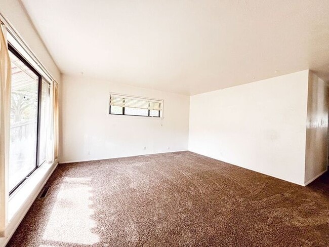 Building Photo - 1st Month Rent FREE!!! 3BR 1BA Home w/ Fresh Flooring • Private Backyard in Salt Lake City