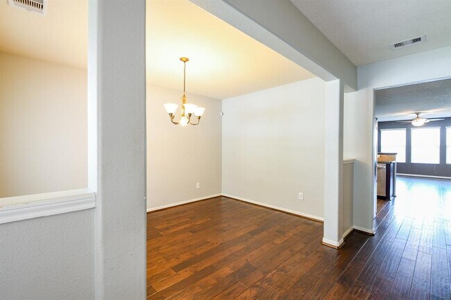 Building Photo - 4819 Fair Oak Dale Ln