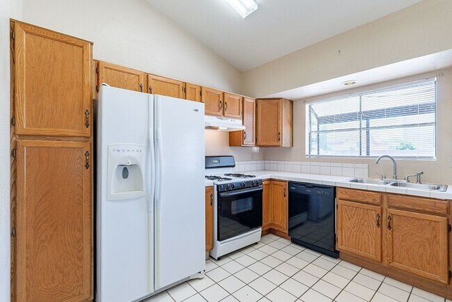Building Photo - Bright, Spacious & Ready to Welcome You Ho...