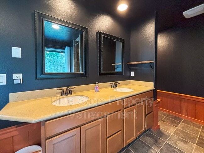 Building Photo - 241896 US-101