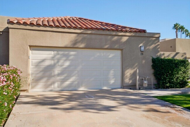 Building Photo - 29 Lakeshore Dr