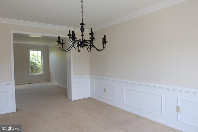 Building Photo - 1631 W Thistle Dr