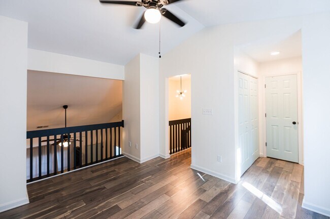 Building Photo - Beautifully updated 2-bedroom 2-bathroom t...