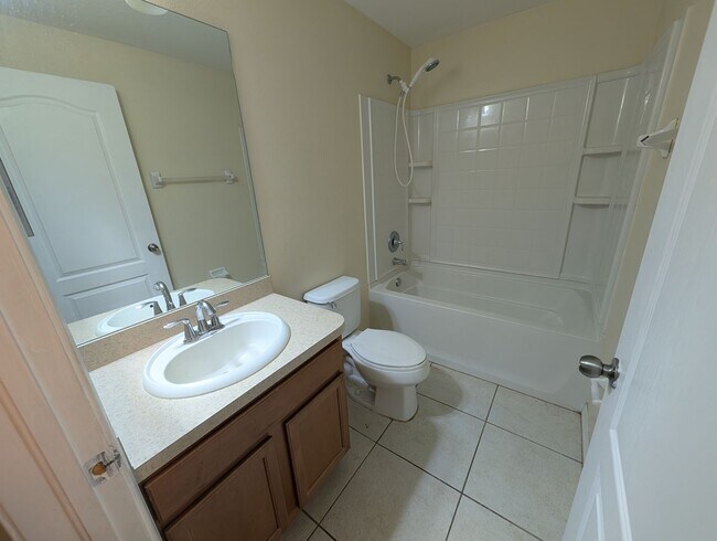 Building Photo - 3 Bed 2.5 Bath In Zephyrhills