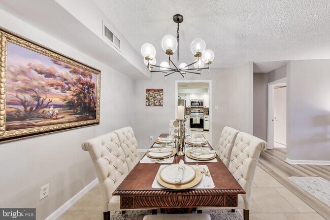 Building Photo - 1101 S Arlington Ridge Rd