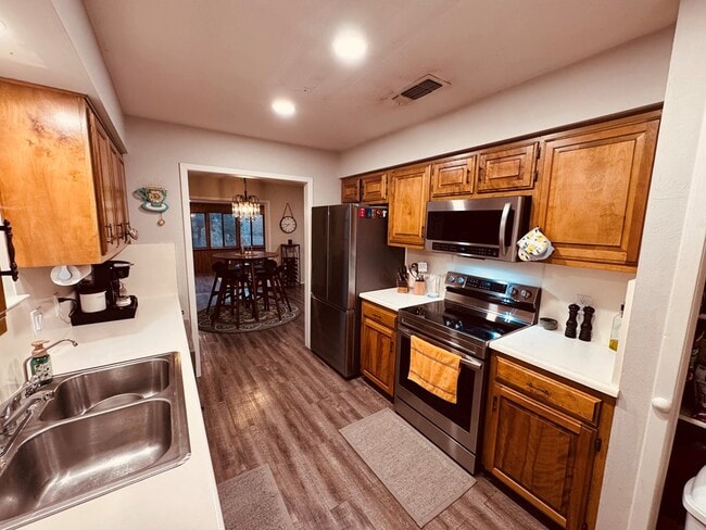 Building Photo - 249 Wedgewood Ln