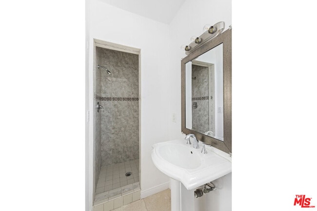 Building Photo - 11465 Cumpston St