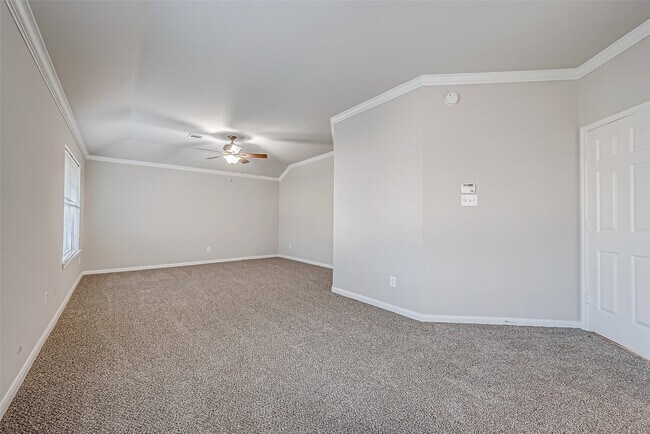 Building Photo - 24043 River Pl Dr