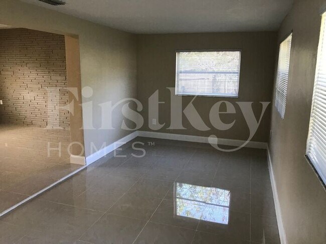 Building Photo - 221 N 65th Way