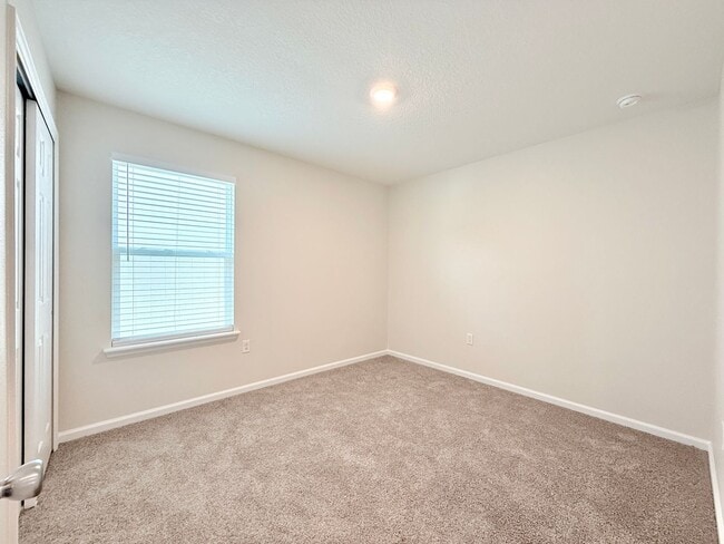 Building Photo - Beautiful 4BR Home with Open Floor Plan & Fully Fenced Backyard