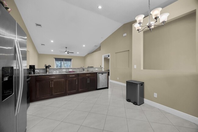 Building Photo - 1037 SW Payne Ave