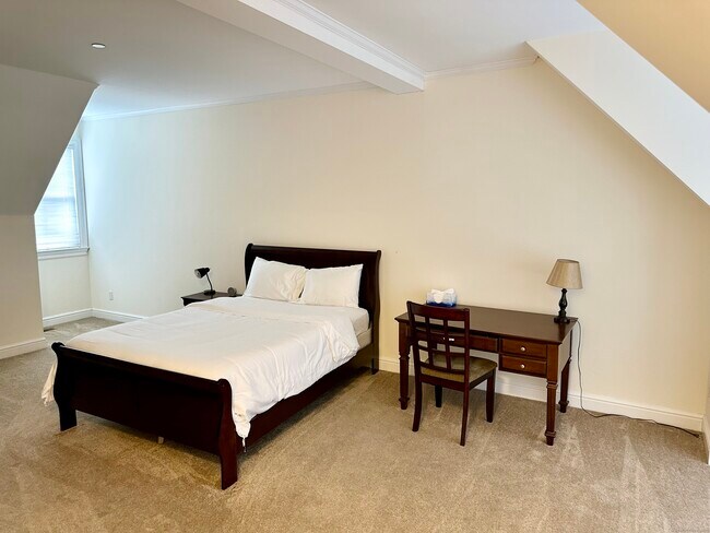Building Photo - 14 Haviland St