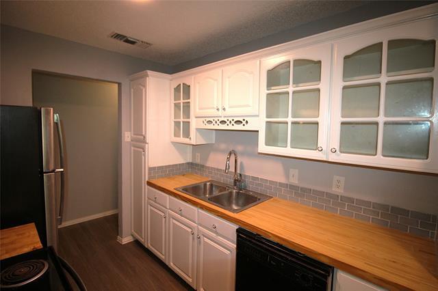 Building Photo - 4744 Meadow Trail Dr