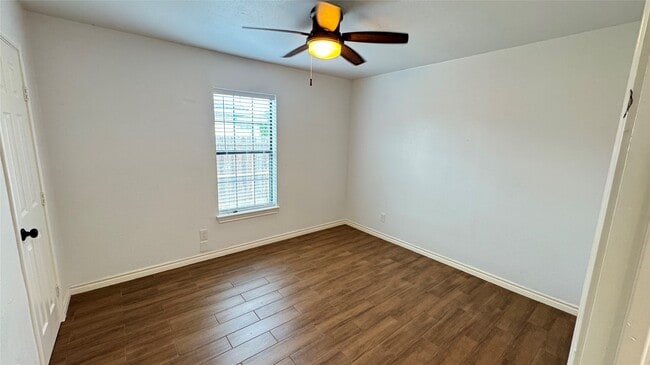 Building Photo - 221 Hyta St