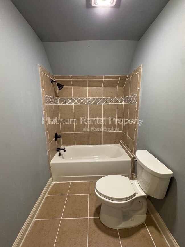 Building Photo - 1811 Traditions Way