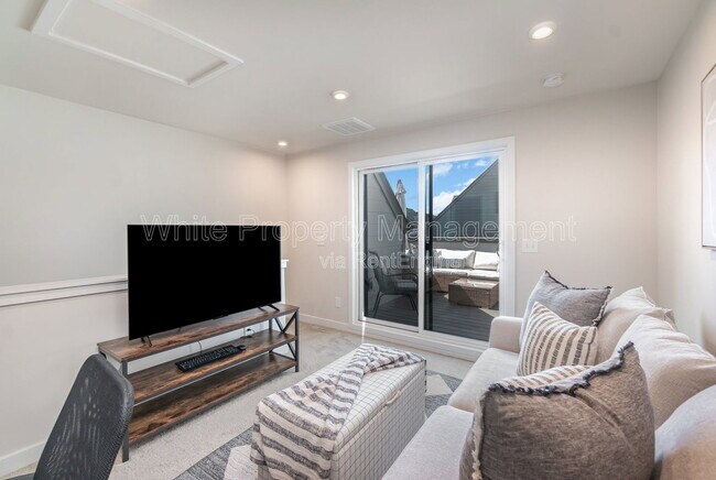 Building Photo - 4742 Chastain Ave